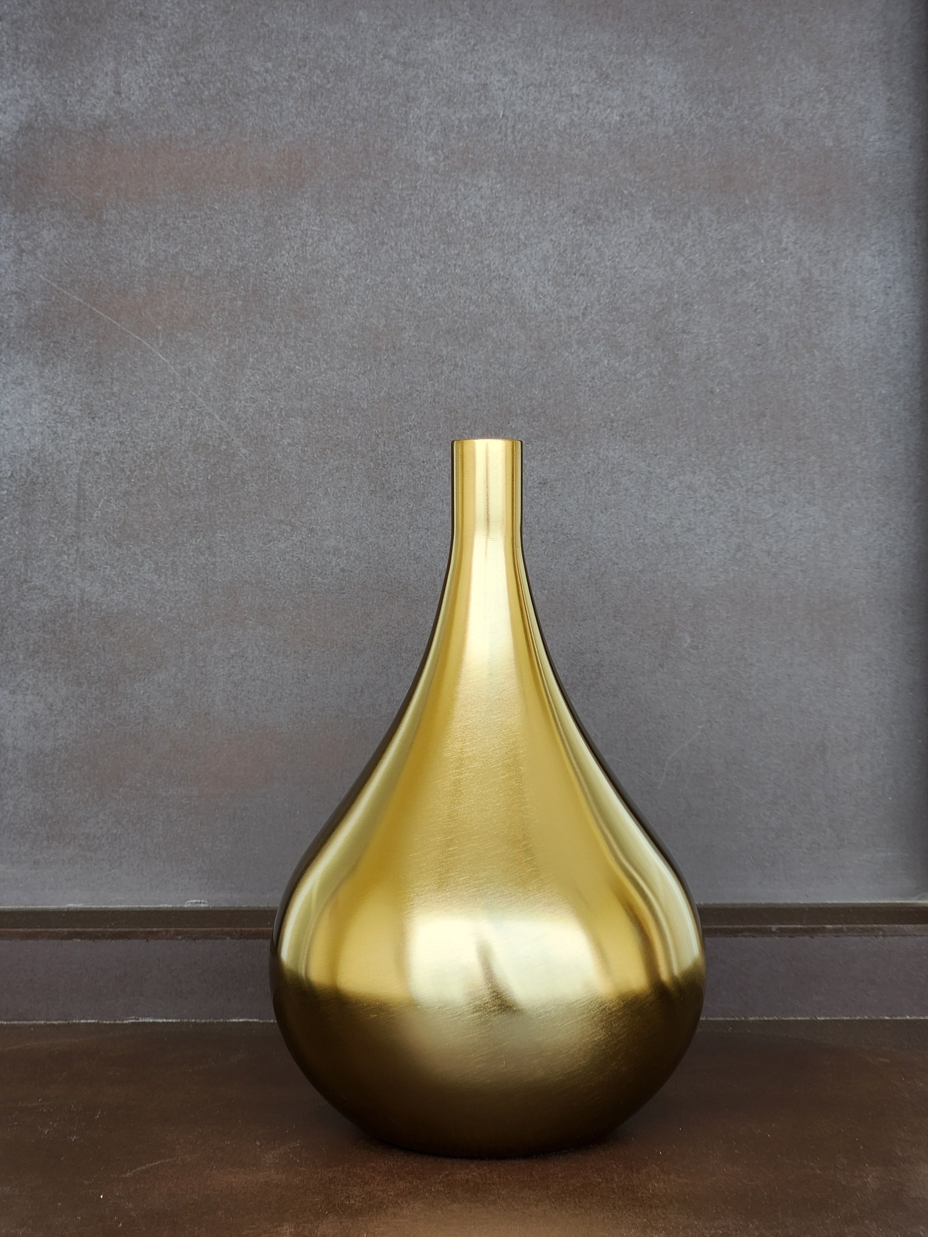 Metal Vase Drop